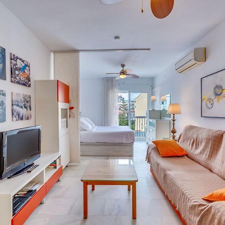 Homeforguest Bright Studio In La Carihuela Near The Beach トレモリノス エクステリア 写真
