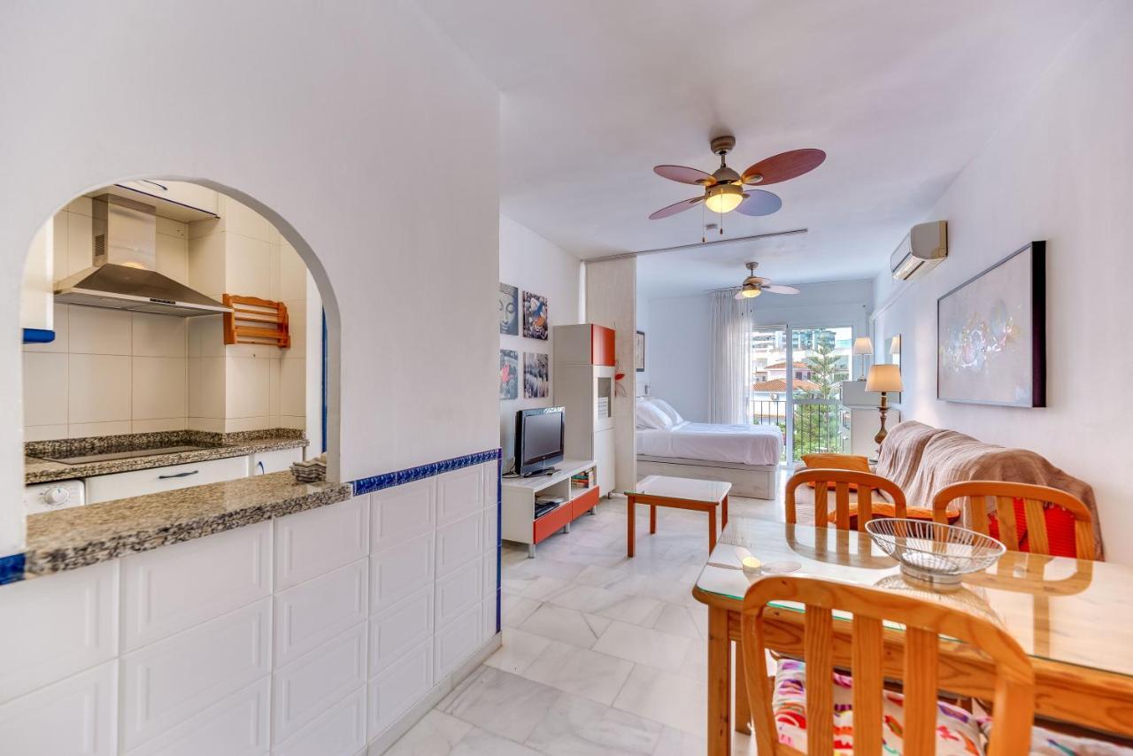 Homeforguest Bright Studio In La Carihuela Near The Beach トレモリノス エクステリア 写真