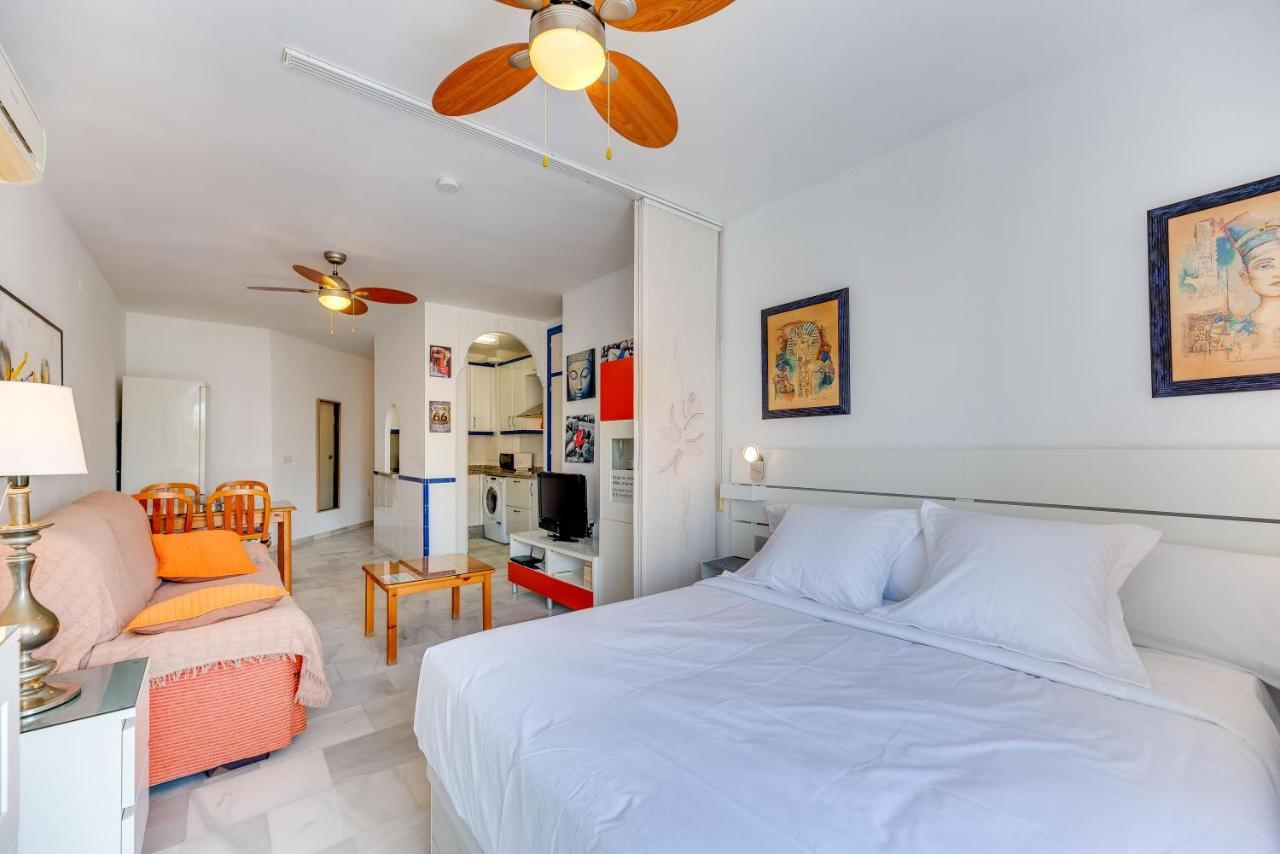Homeforguest Bright Studio In La Carihuela Near The Beach トレモリノス エクステリア 写真