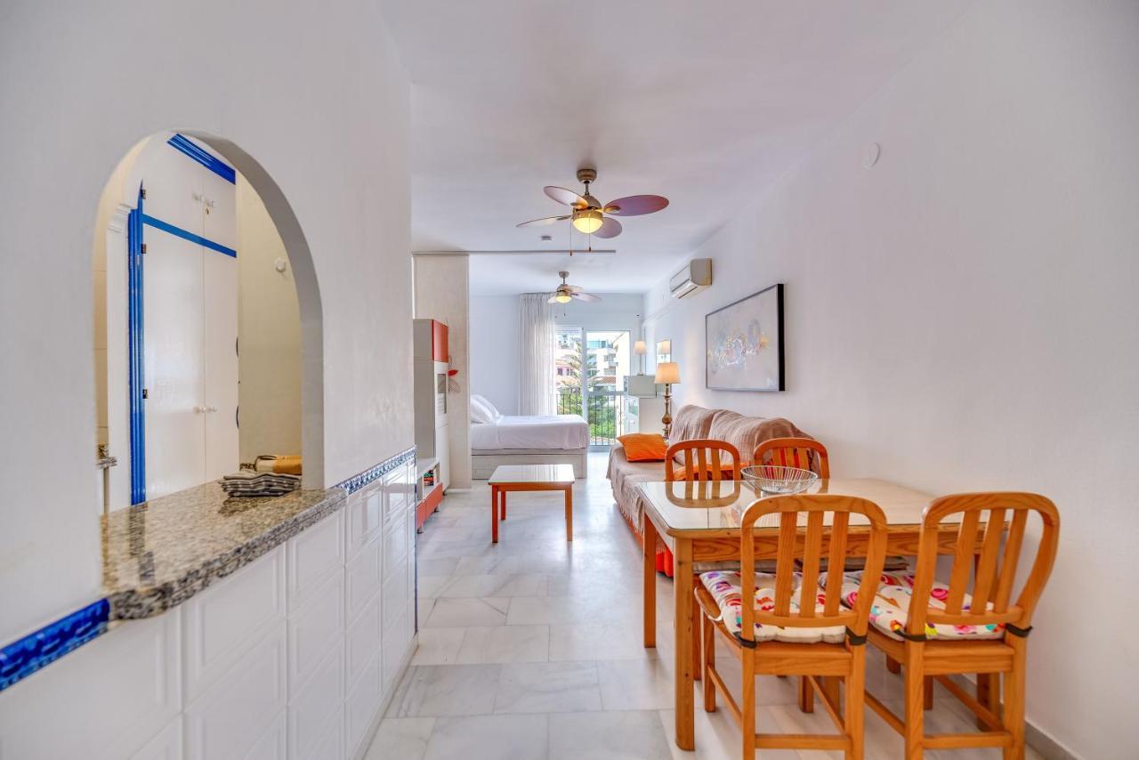 Homeforguest Bright Studio In La Carihuela Near The Beach トレモリノス エクステリア 写真