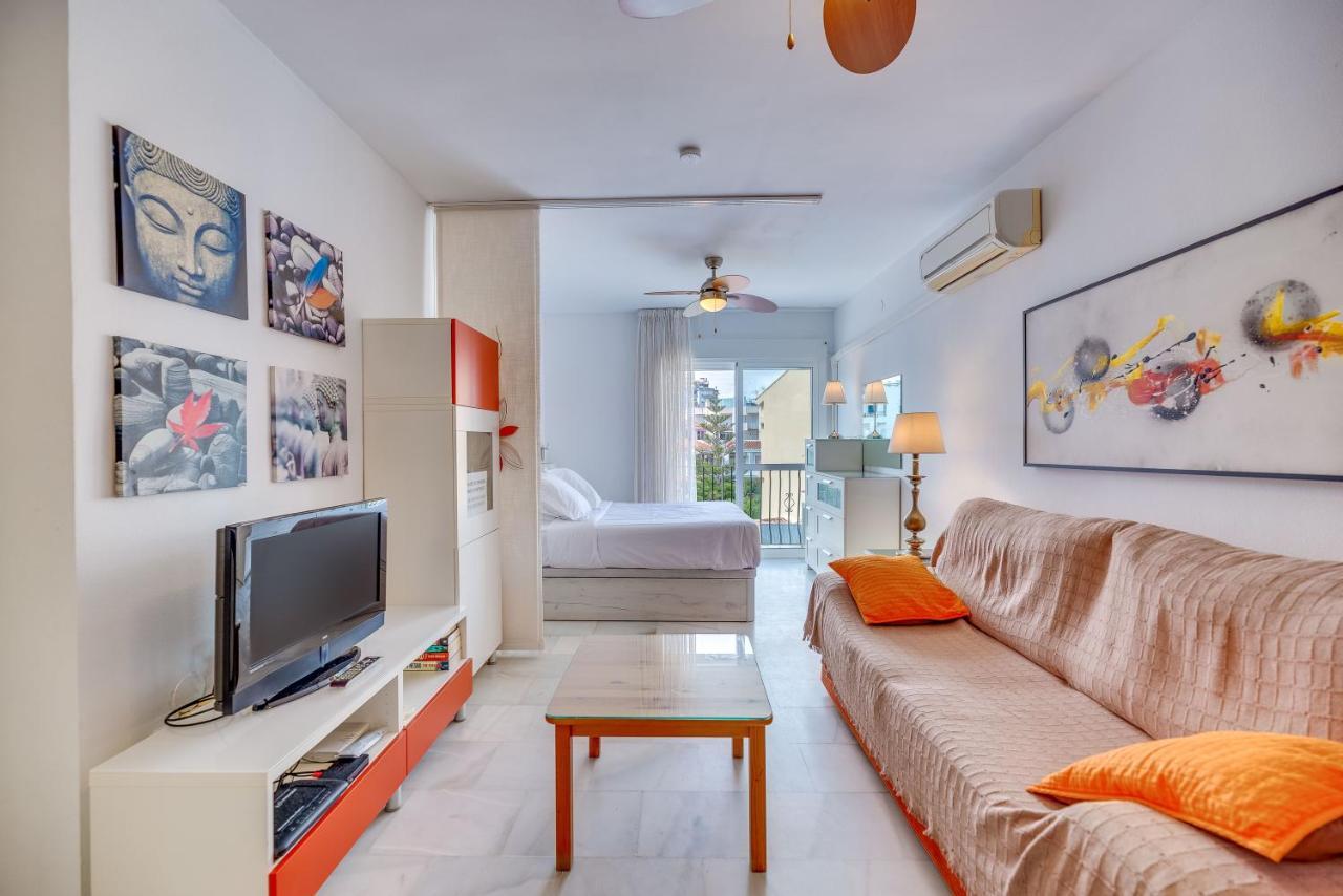 Homeforguest Bright Studio In La Carihuela Near The Beach トレモリノス エクステリア 写真