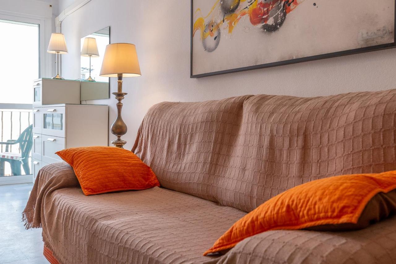 Homeforguest Bright Studio In La Carihuela Near The Beach トレモリノス エクステリア 写真